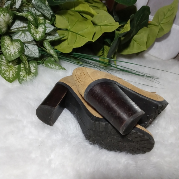 Tommy Hilfiger tie-up, wedged-heel shoes. - Picture 2 of 5